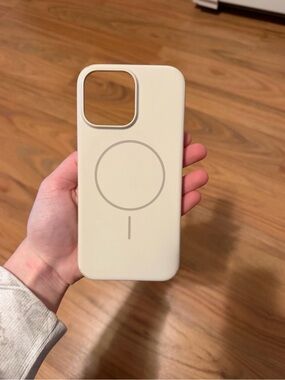 Beats by Dre Silicone MagSafe Phone Case - Cream